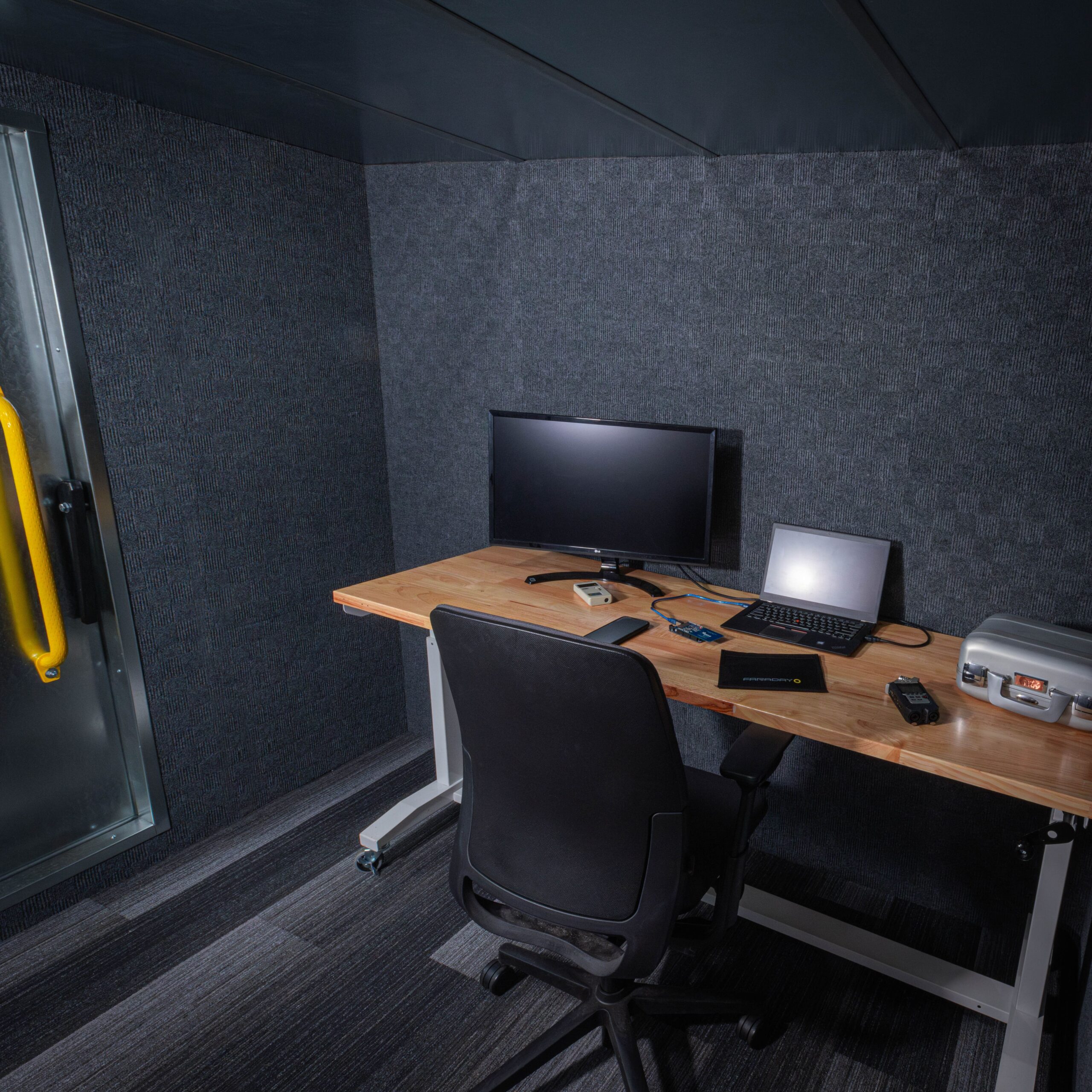 Hardwall Modular Faraday Enclosure – RF/EMI Portable Shielding Room – Faraday Cage thumbnail 3