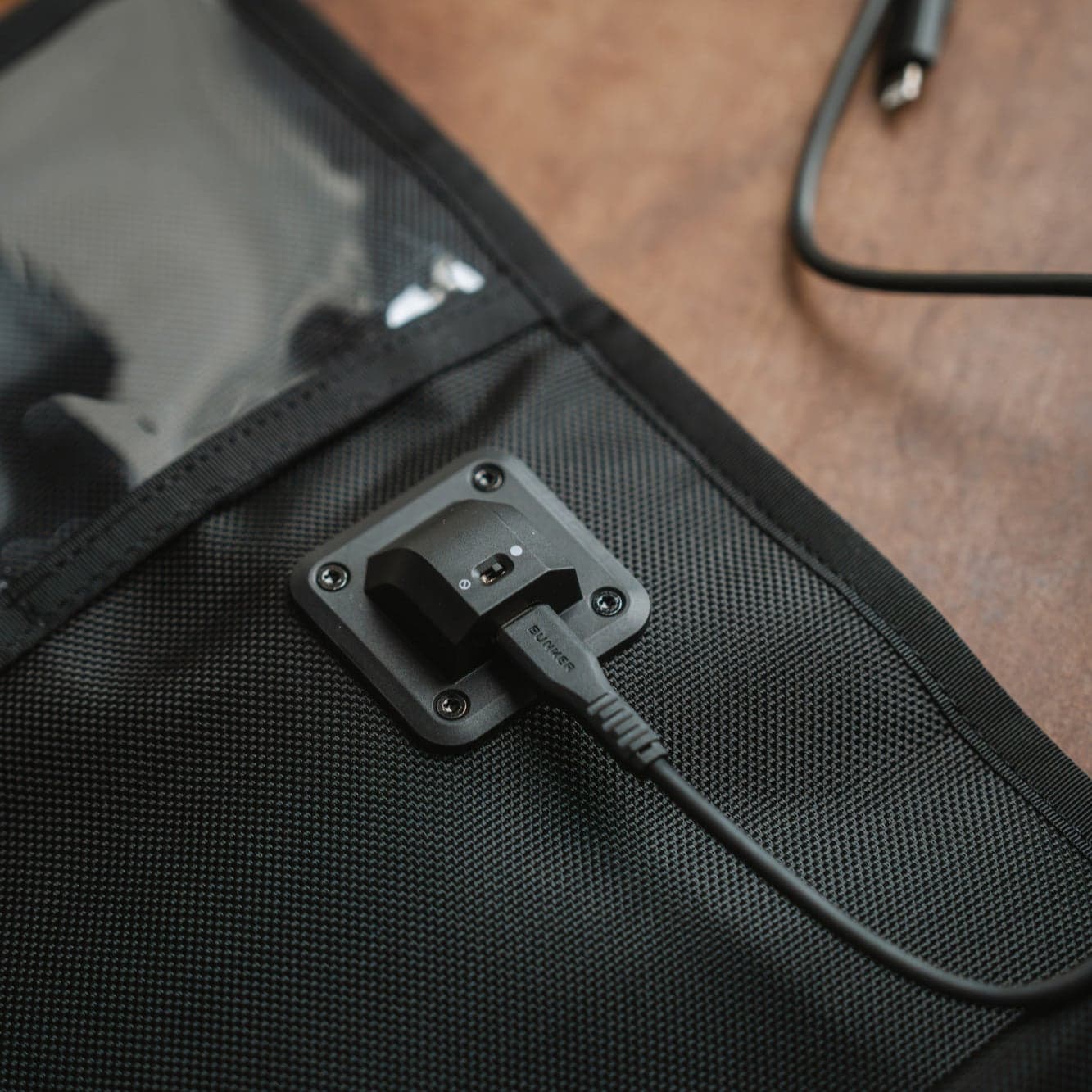 Utility Faraday Laptop Bag With Phase Filter thumbnail 2