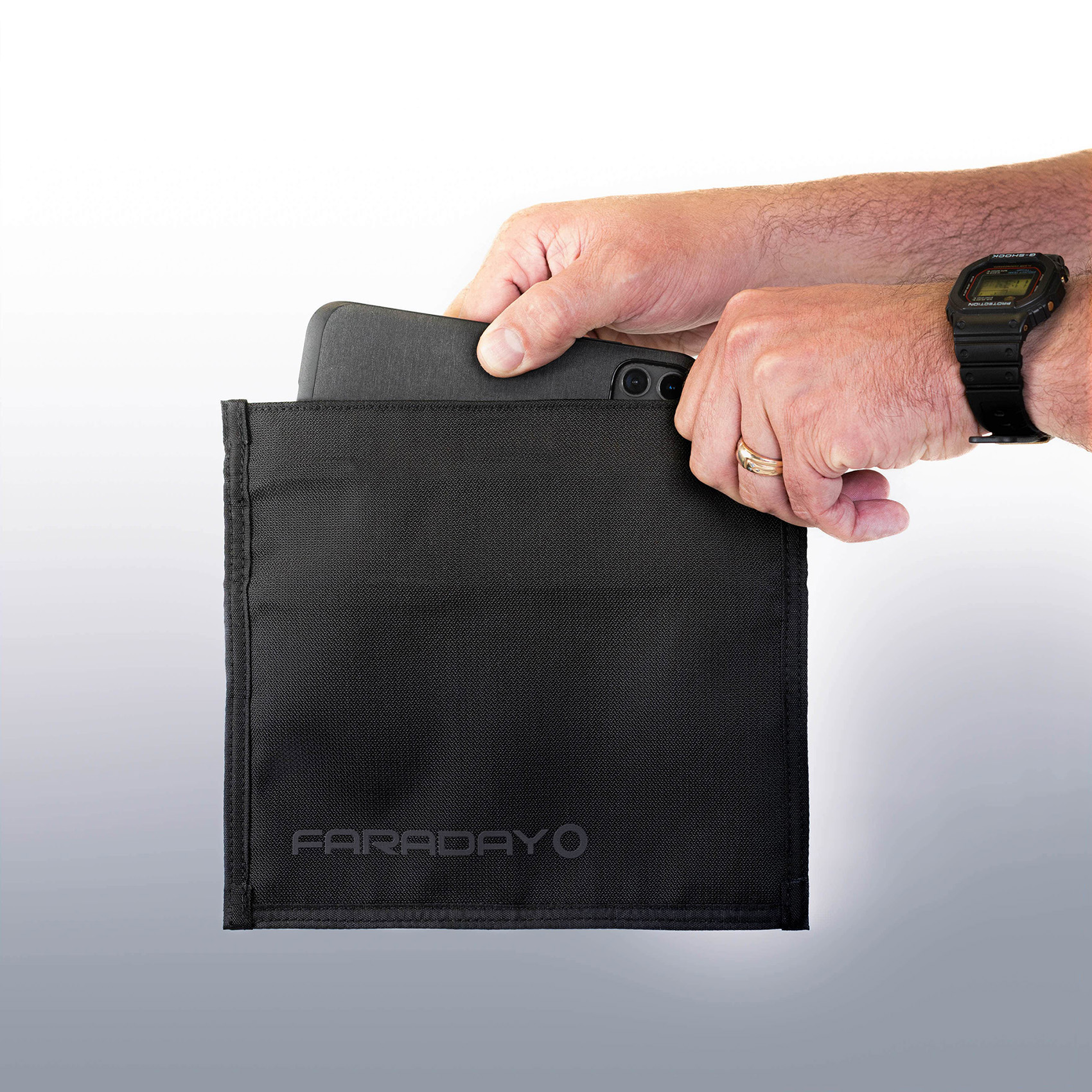 JACKET Pro Faraday CORDURA® Phone Bag – Magnetic Closure (8.5″ x 4.5″)